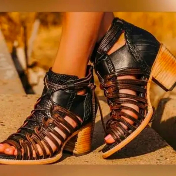 Freebird by Steven Shoes - Freebird by Steven size 8 but fits like 8.5 or 9 Wazee sandal